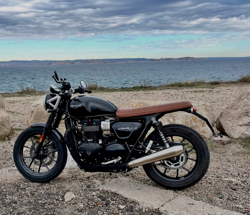 Triumph Street Twin 900 