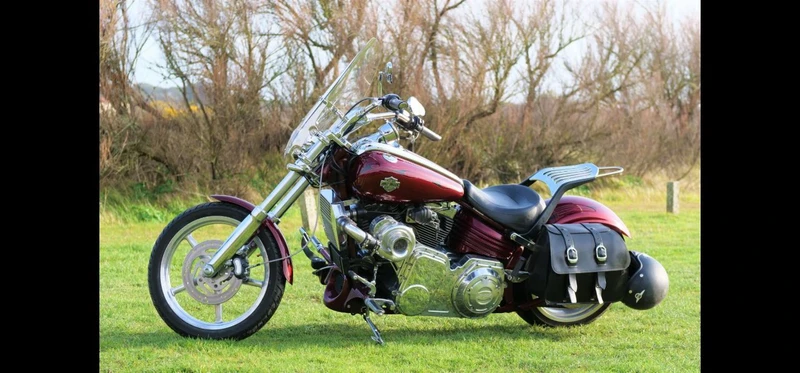 Harley Davidson Rocker C 2008 - Compresseur - Moto