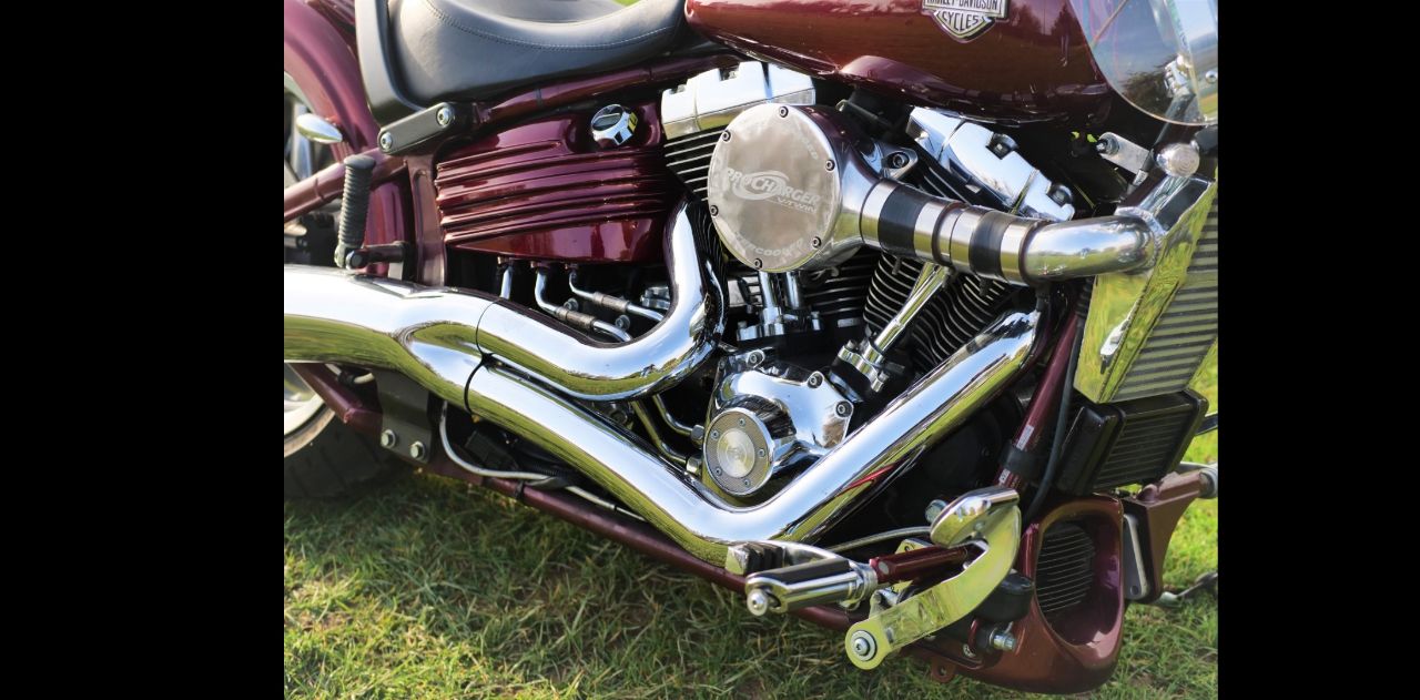 Harley Davidson Rocker C 2008 - Compresseur - Moto