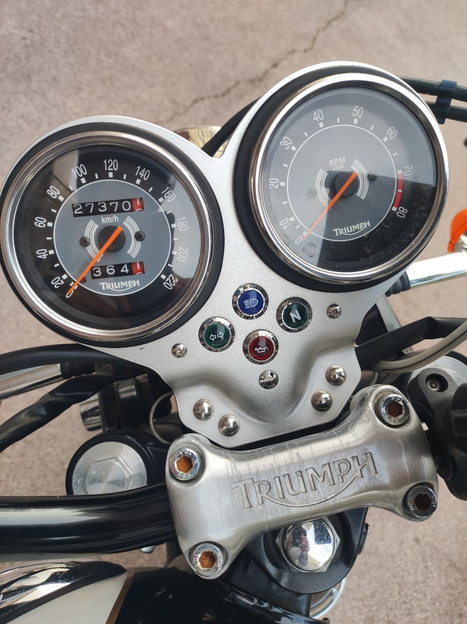 Triumph Bonneville T 100 année 2007