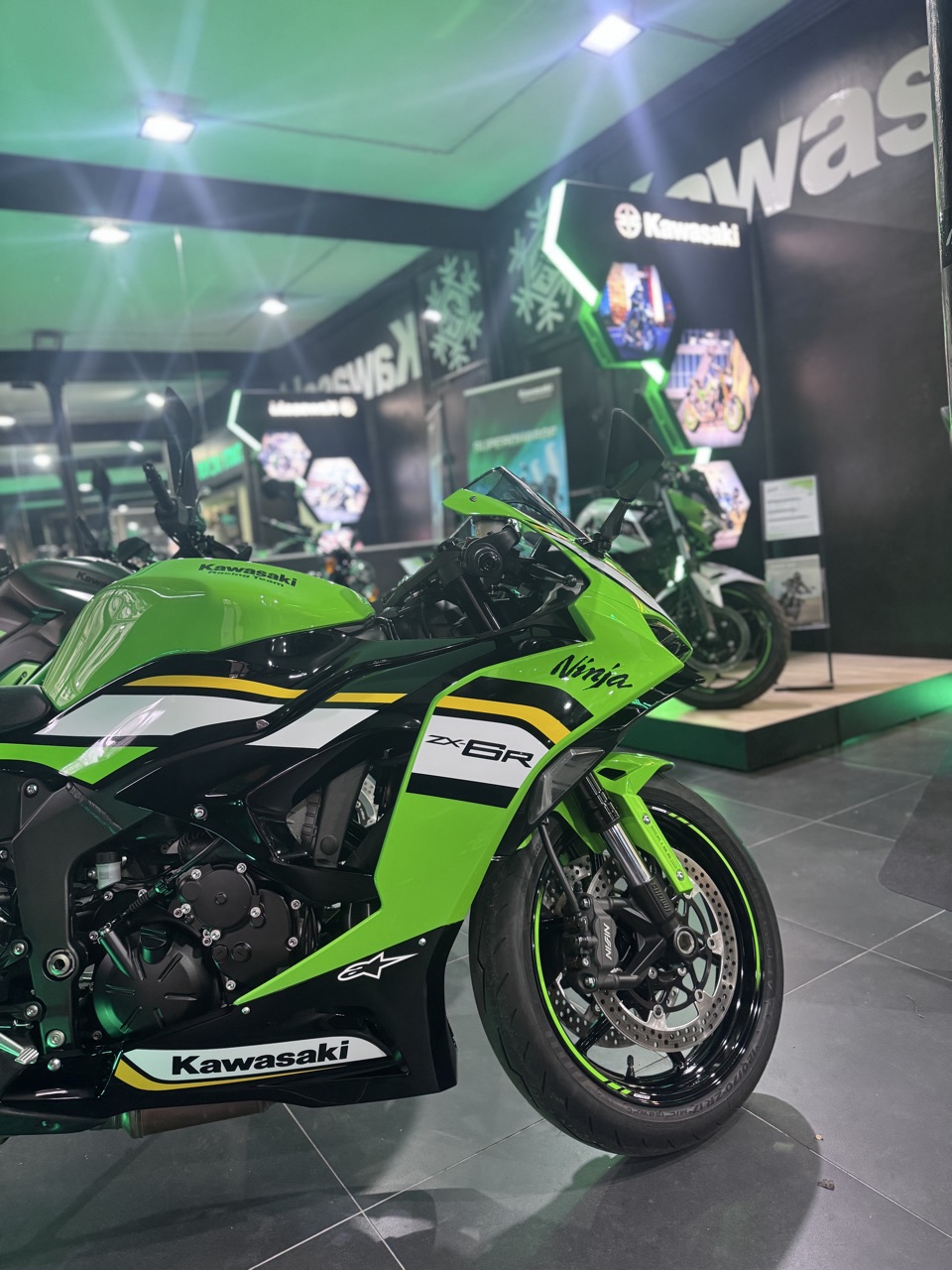 VEND/ECHANGE MAGNIFIQUE KAWASAKI NINJA ZX6R 2400KM