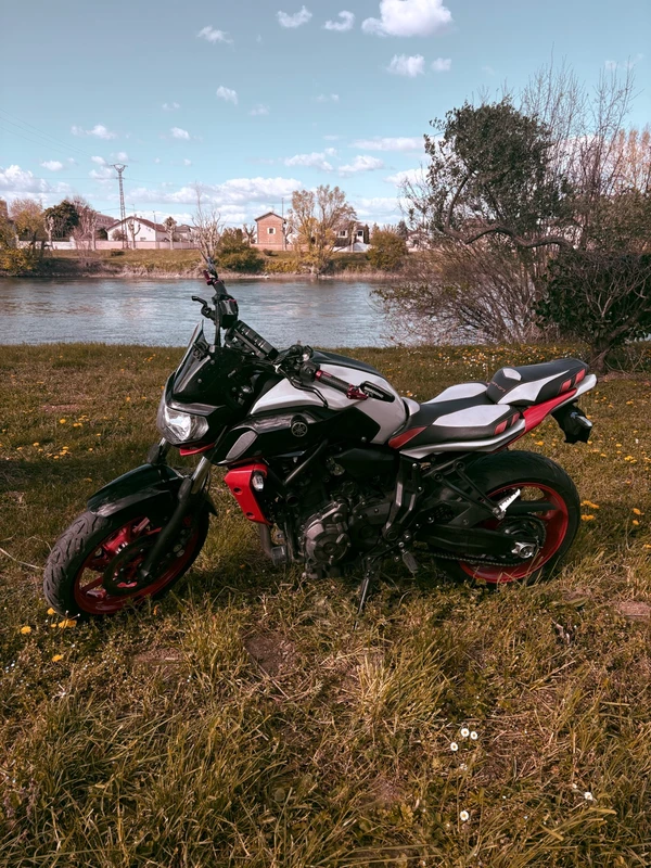 Mt07 A2 (1500€ d'options)