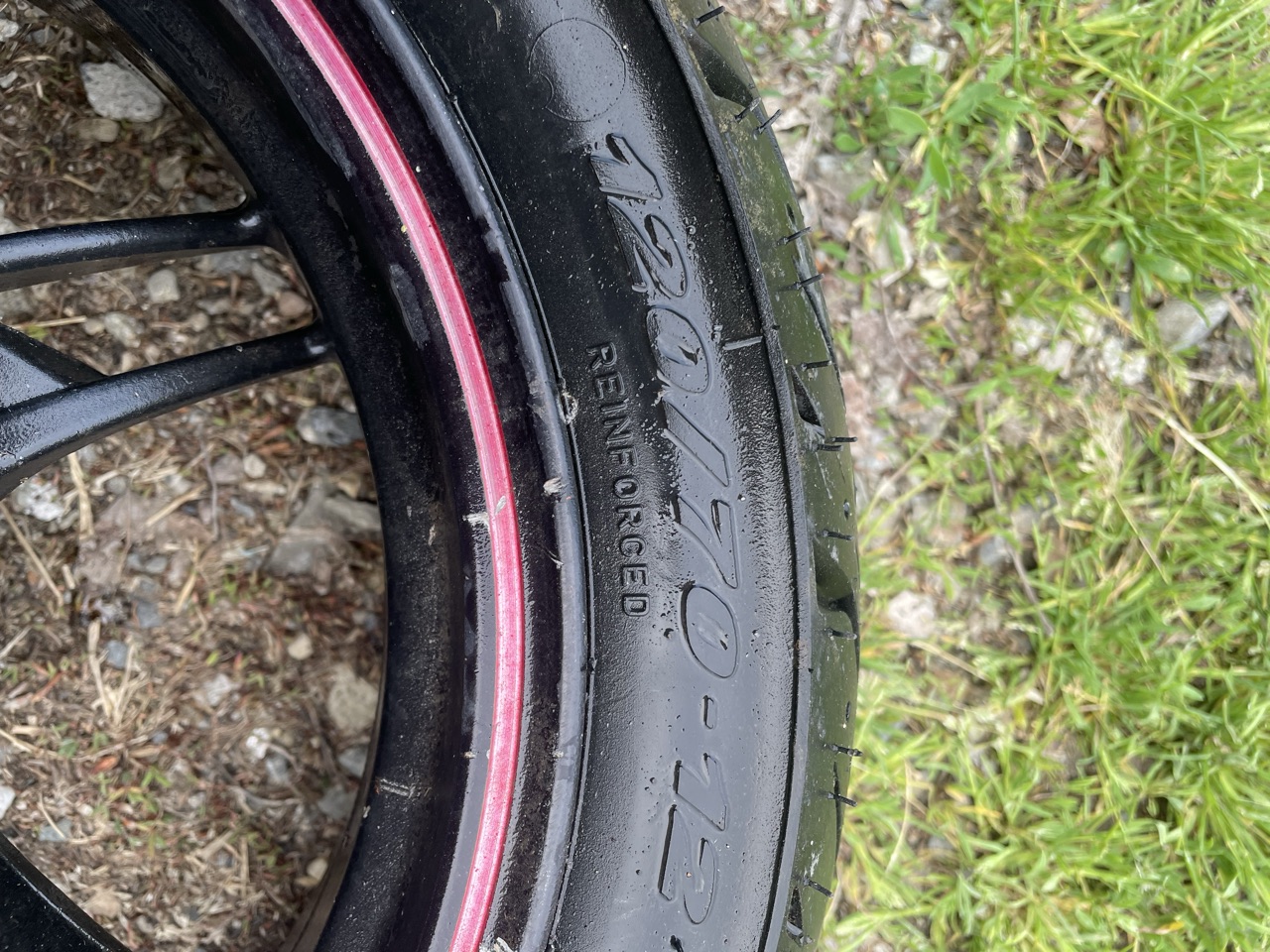 Vend jantes et pneus de scooter 