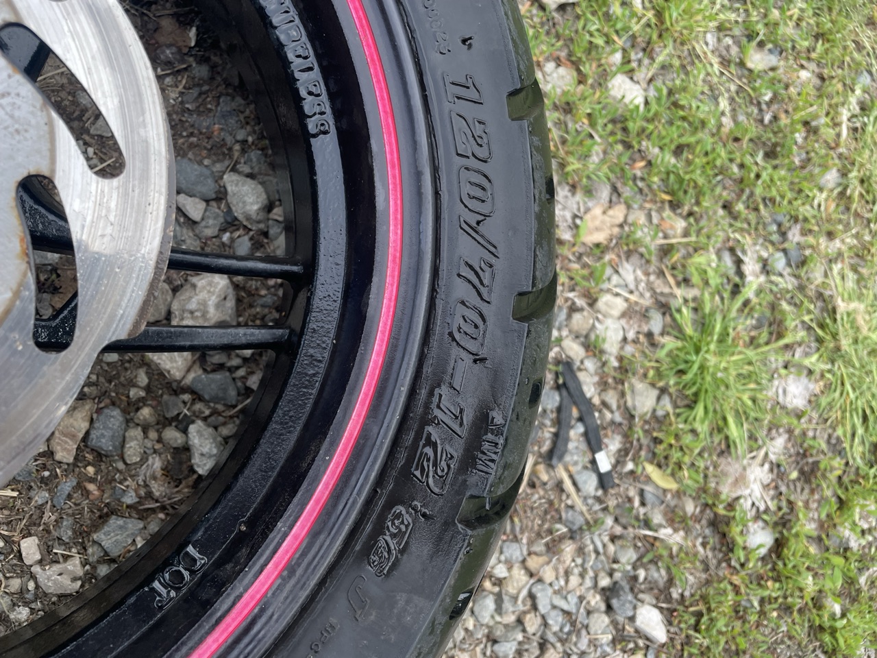 Vend jantes et pneus de scooter 