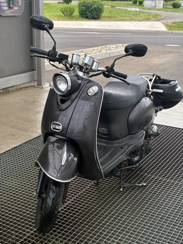 Scooter 50cc (moteur neuf avec preuve)