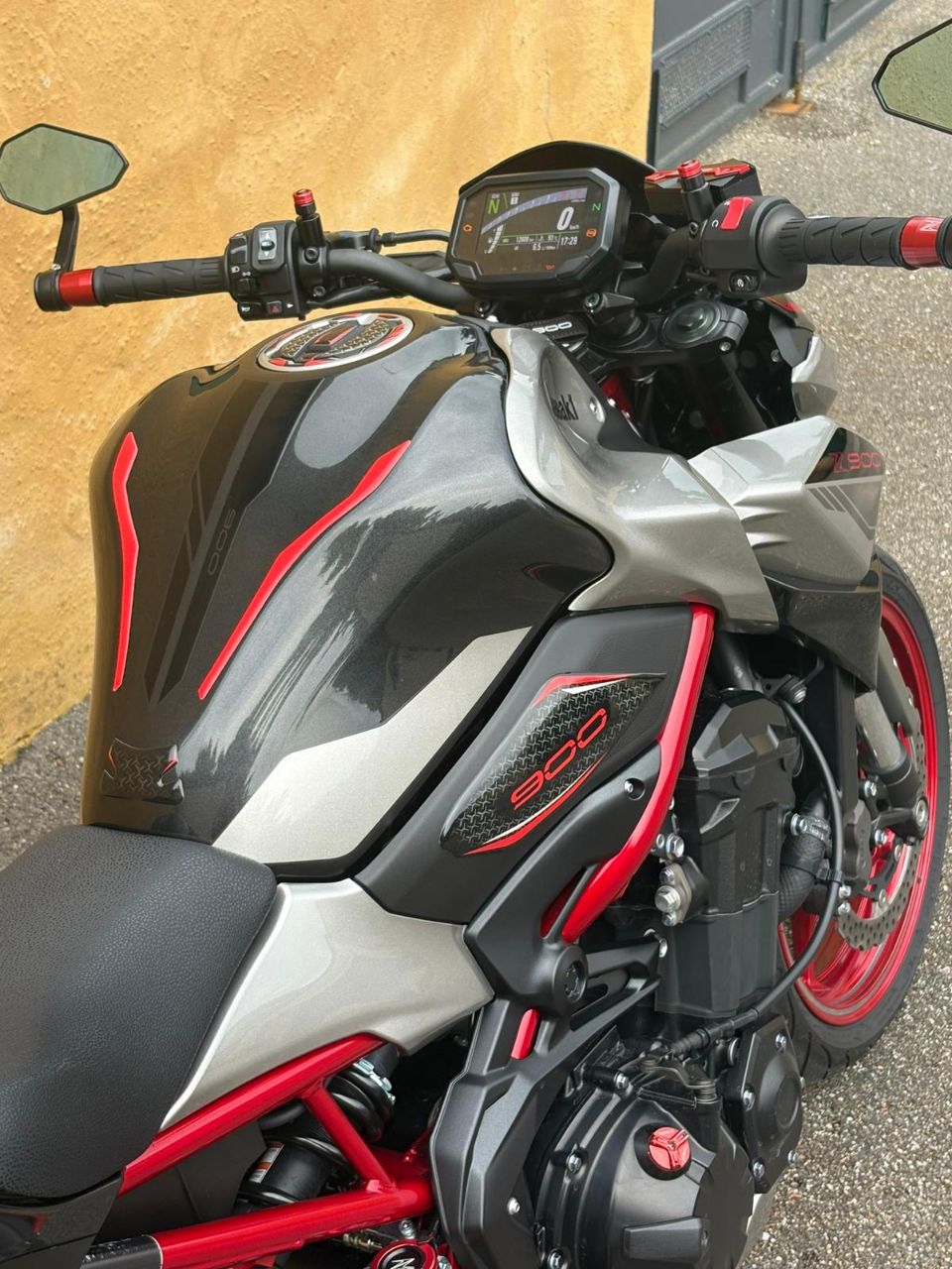 Kawasaki Z900 bridée A2