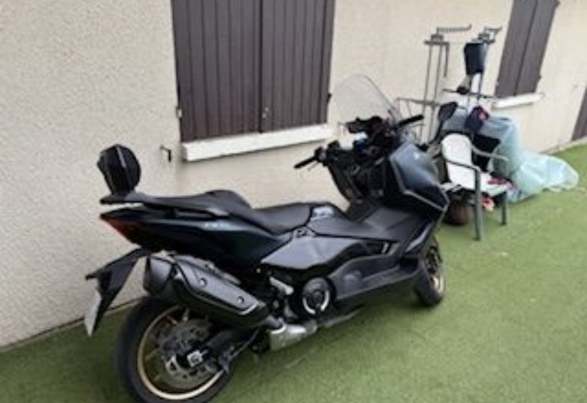 T-Max 560 