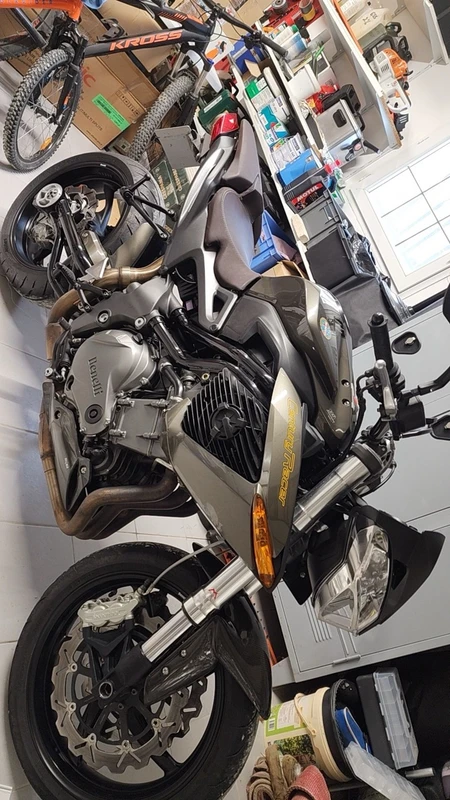 Bennelli tnt 899 edition 100 eme anniversaire 