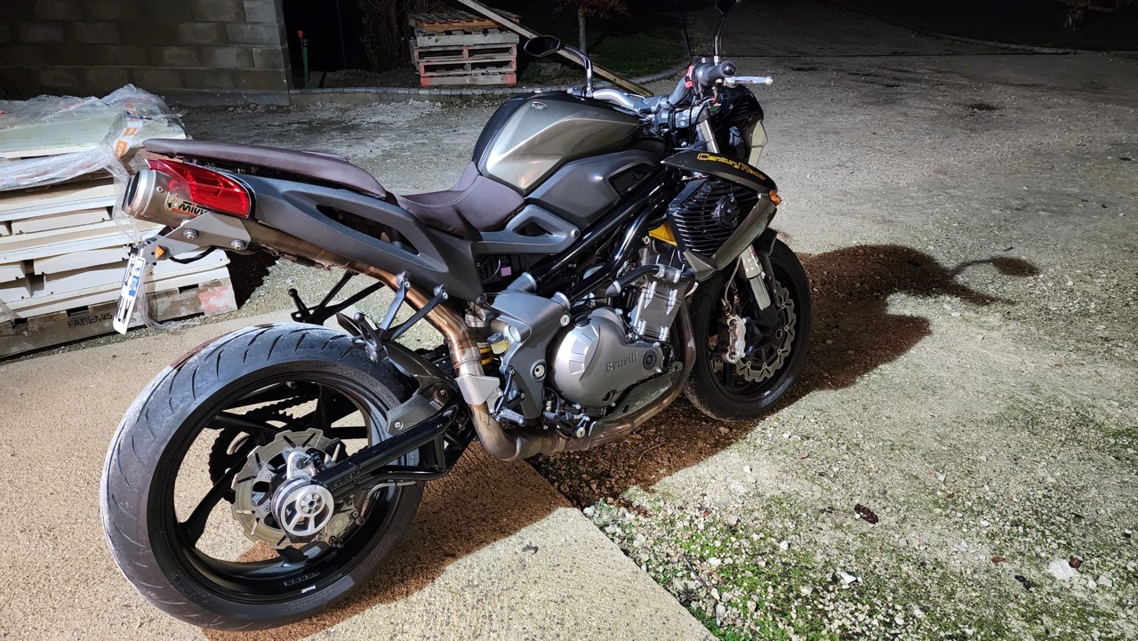 Bennelli tnt 899 edition 100 eme anniversaire 