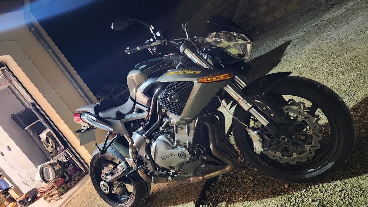 Bennelli tnt 899 edition 100 eme anniversaire 