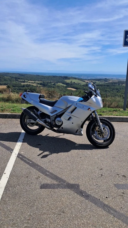 Yamaha fzh 750