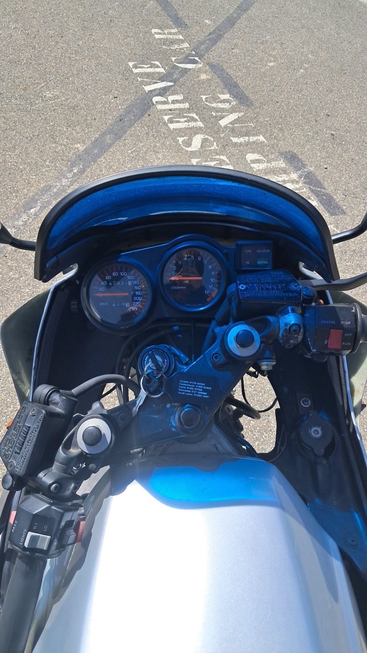 Yamaha fzh 750