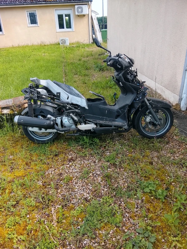 À vendre toutes pièces Yamaha X. Max.