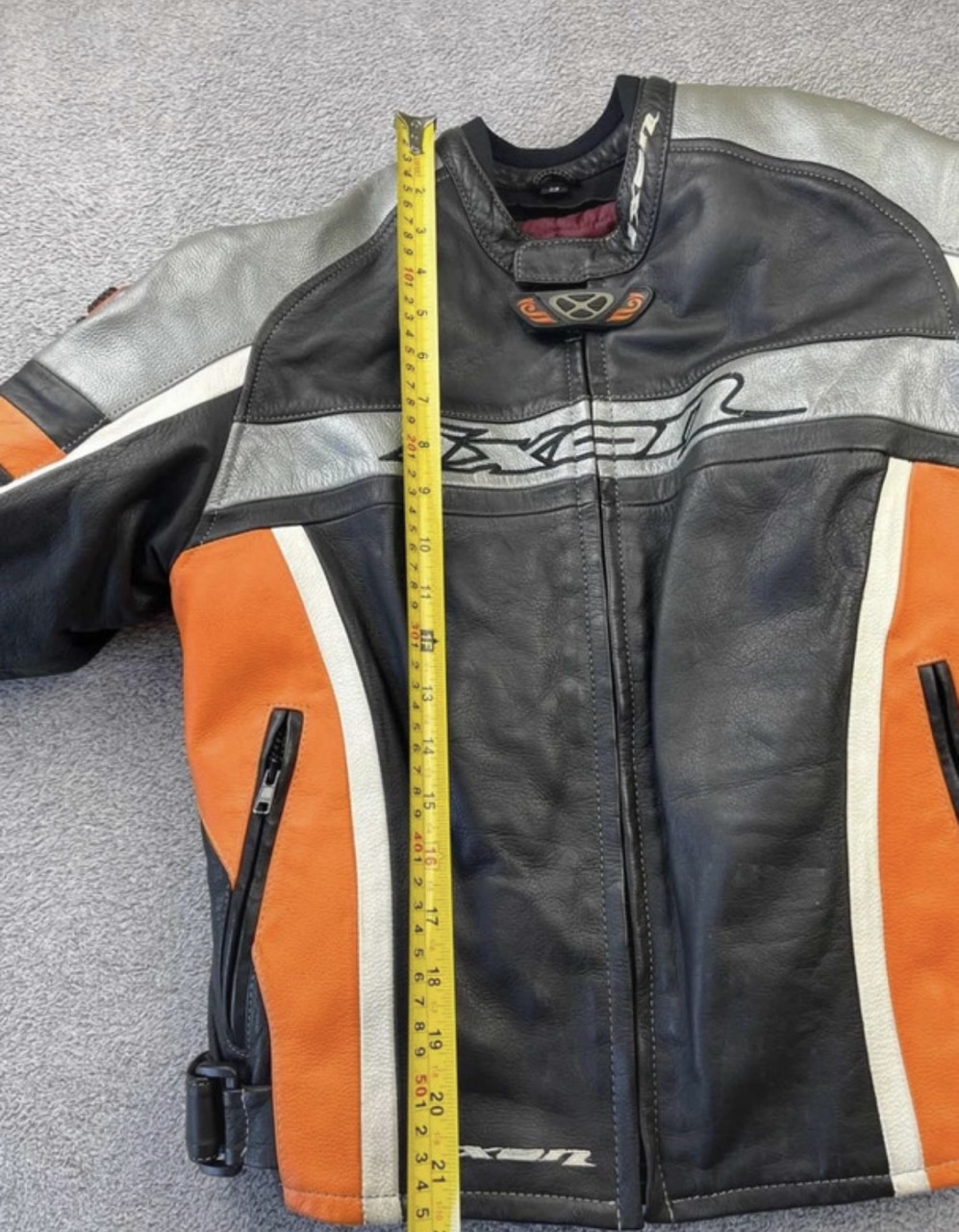 Blousons de moto orange et noir ixon S parfait