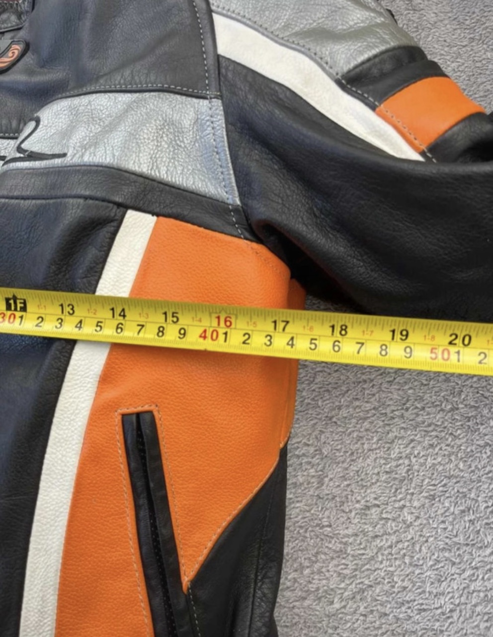 Blousons de moto orange et noir ixon S parfait