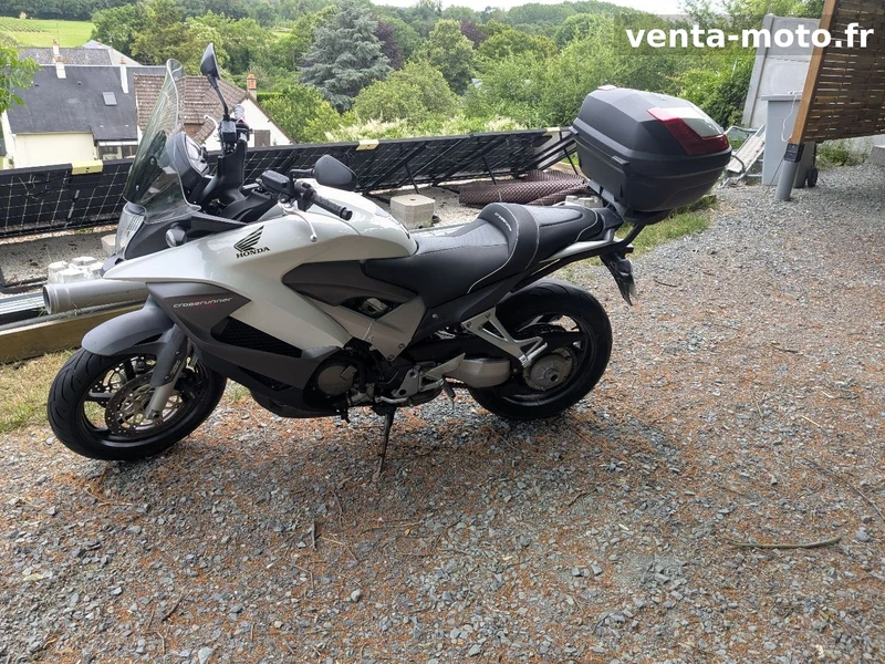 800 VFRX Crossruner