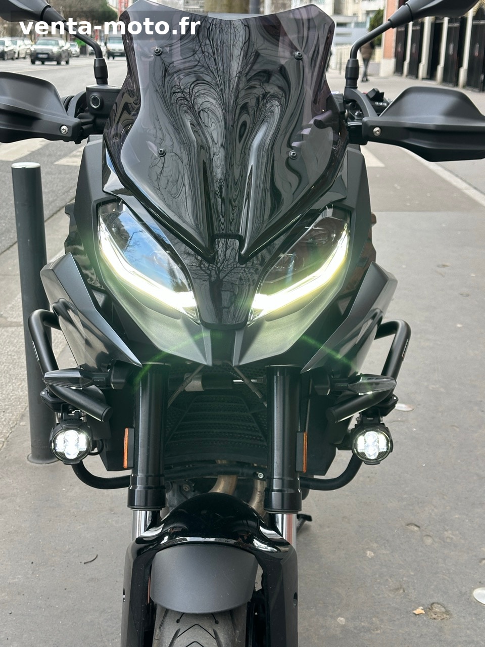 BMW F900XR A2 2024 - Triple Black Full Option