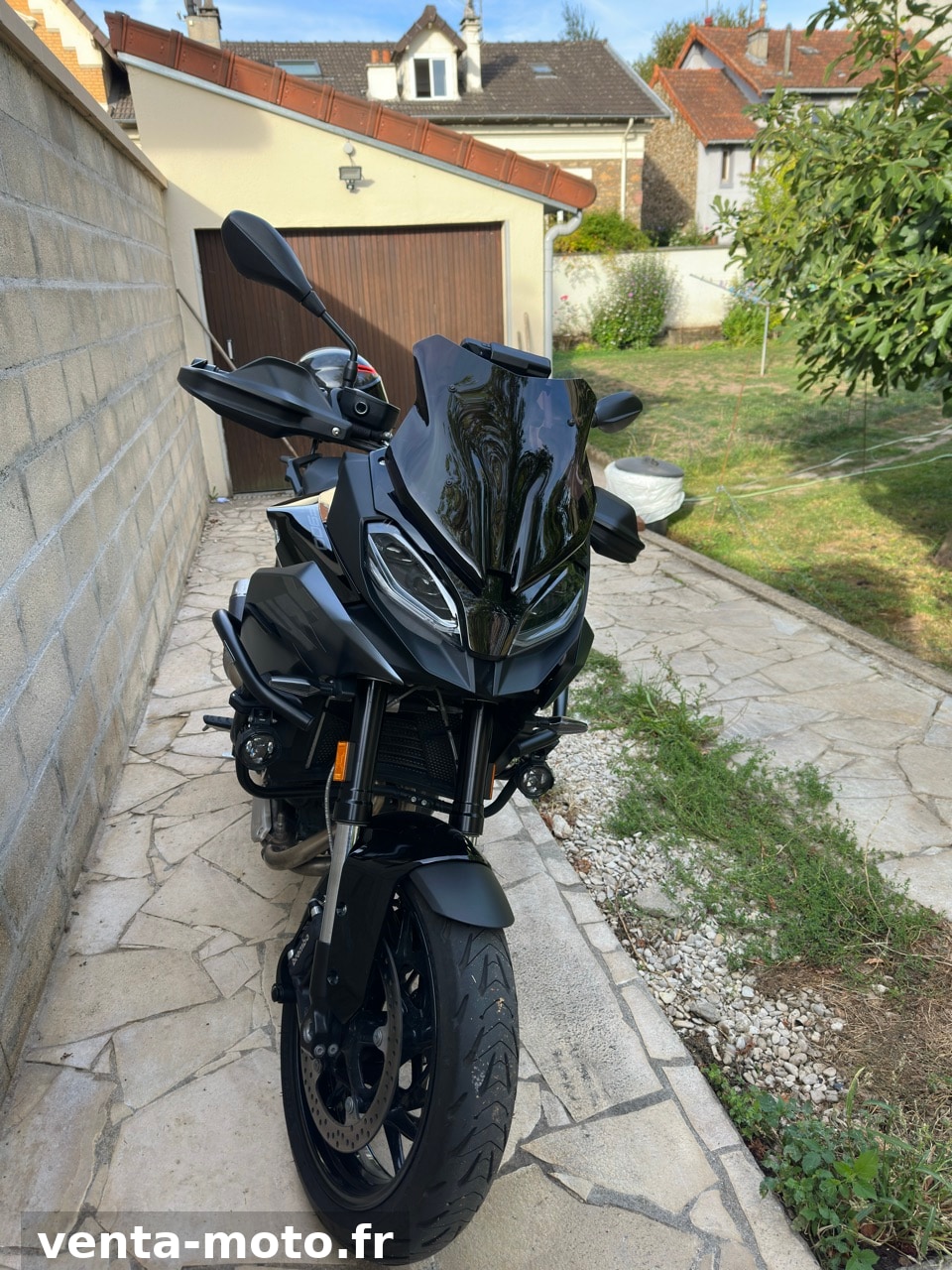 BMW F900XR A2 2024 - Triple Black Full Option