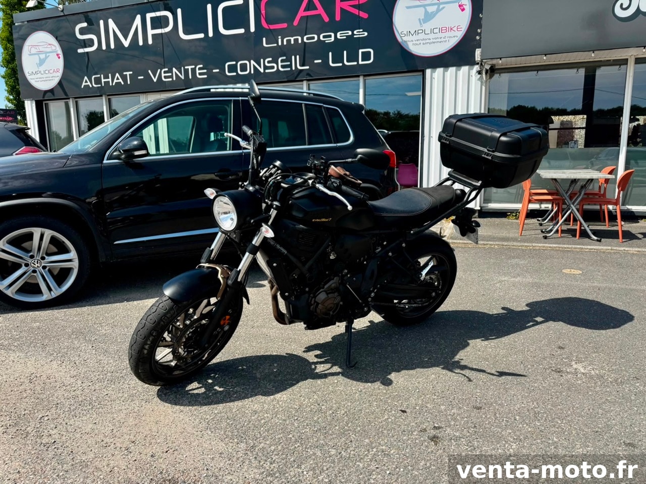 YAMAHA XSR700
